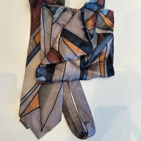 Silk tie with Matching handkerchief in floral pattern. - Picture 1 of 2